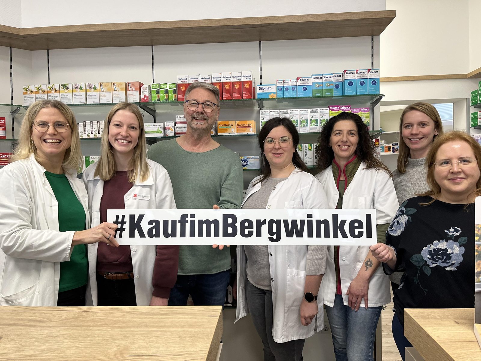 Löwen Apotheke mit dem Schild #KaufimBergwinkel