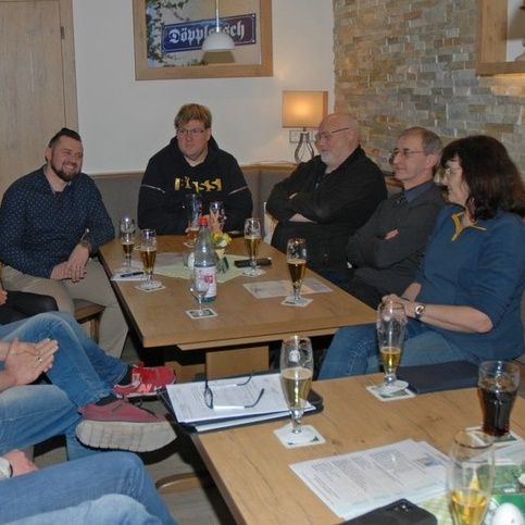 Unternehmer an einem Tisch