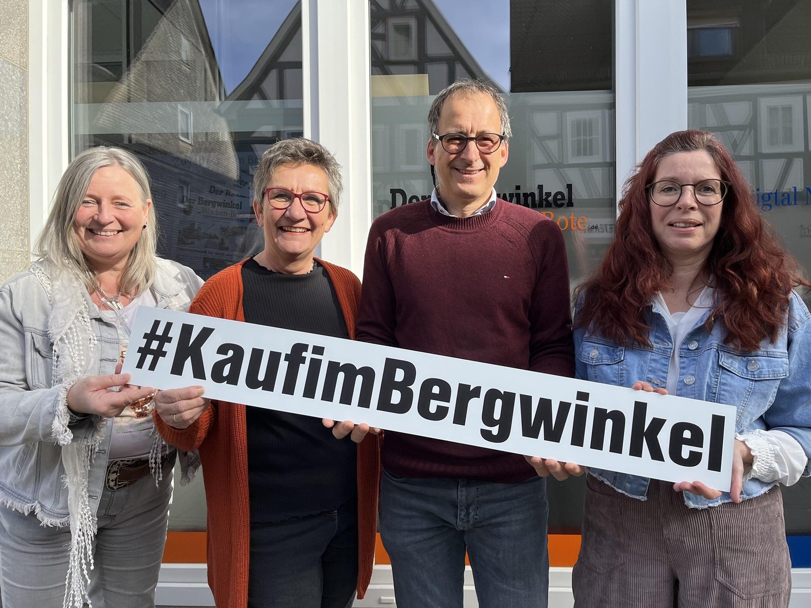 Bergwinkel Wochen-Bote mit dem Schild #KaufimBergwinkel